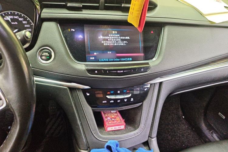 Used Cadillac XT5 2018 25T Luxury Model Audio And AC Panel