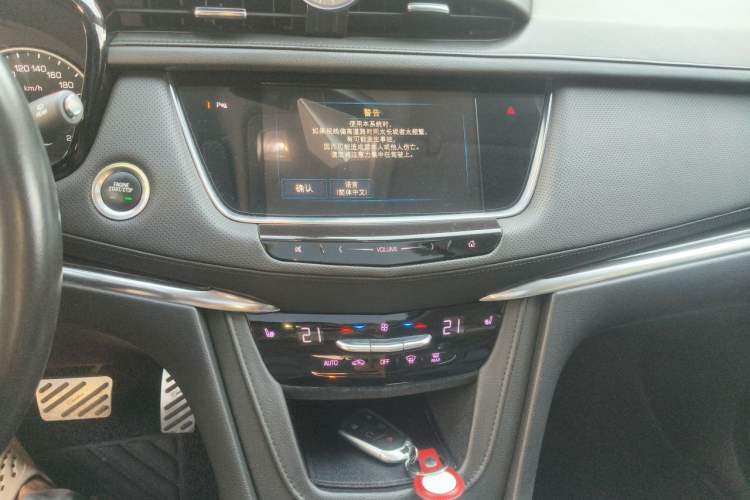 Used Cadillac XT5 2018 25T Luxury Model Audio And AC Panel
