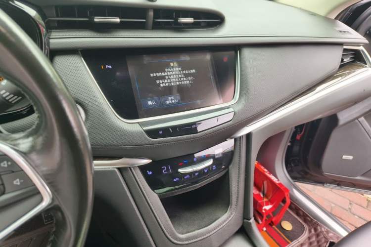 Used Cadillac XT5 2018 25T Luxury Model Audio And AC Panel
