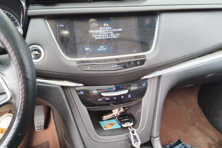 Used Cadillac XT5 2018 25T Luxury Model Audio And AC Panel