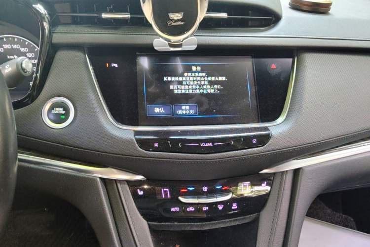 Used Cadillac XT5 2018 28T Four-Wheel Drive Luxury Model Audio And AC Panel