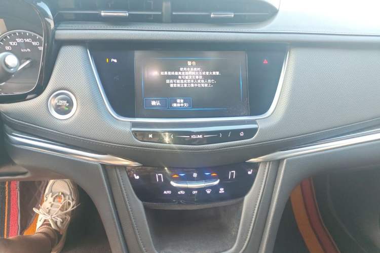 Used Cadillac XT5 2018 28T Four-Wheel Drive Luxury Model Audio And AC Panel
