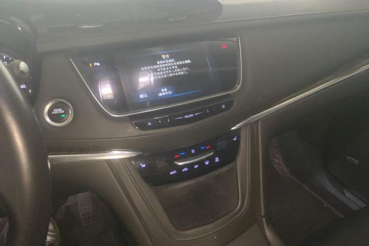 Used Cadillac XT5 2018 25T Luxury Model Audio And AC Panel