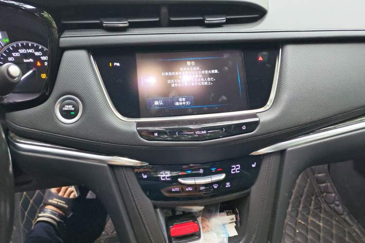 Used Cadillac XT5 2018 25T Luxury Model Audio And AC Panel