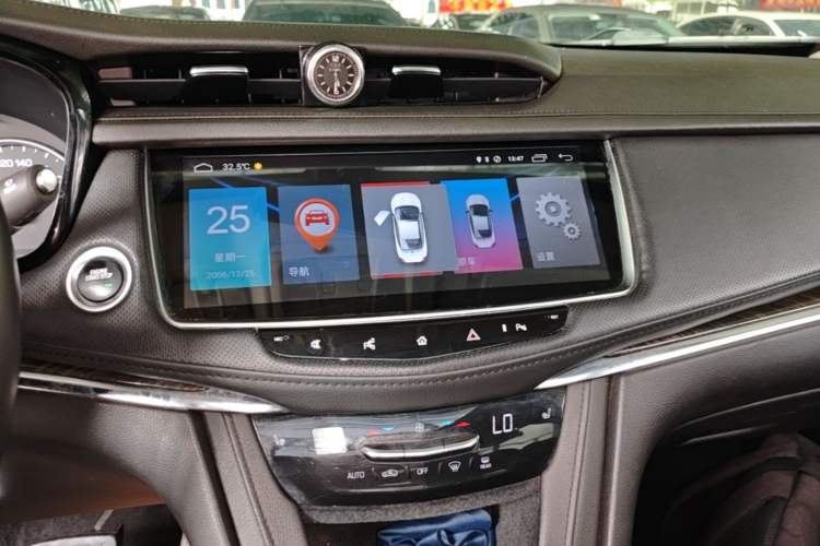 Used Cadillac XT5 2018 25T Luxury Model Audio And AC Panel