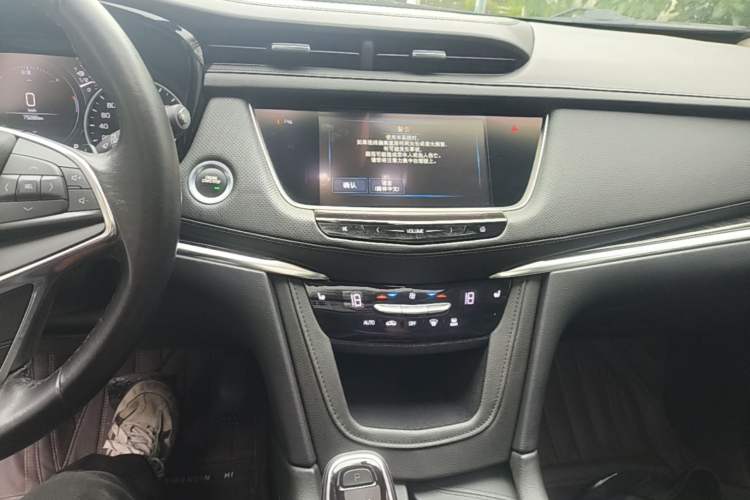 Used Cadillac XT5 2018 28T Four-Wheel Drive Luxury Model Audio And AC Panel