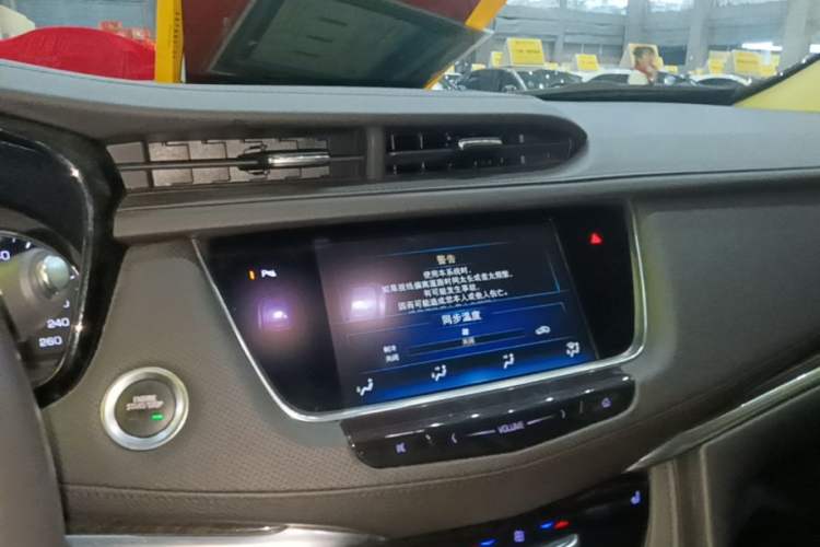 Used Cadillac XT5 2018 25T Luxury Model Audio And AC Panel