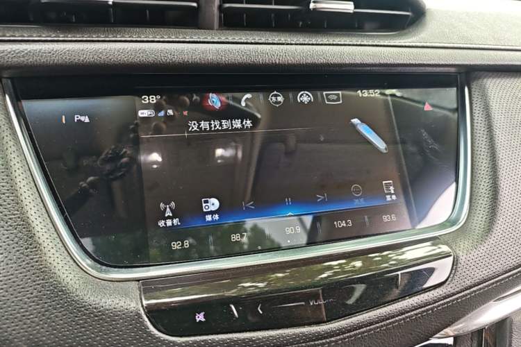 Used Cadillac XT5 2018 25T Luxury Model Audio And AC Panel