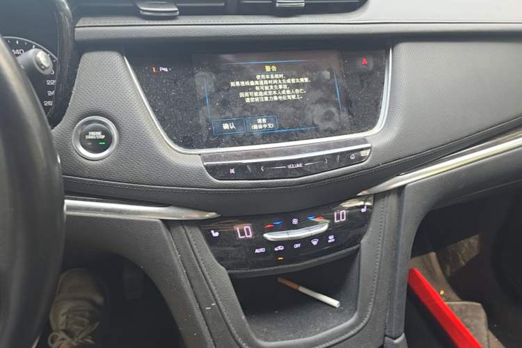 Used Cadillac XT5 2018 25T Luxury Model Audio And AC Panel