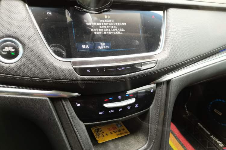Used Cadillac XT5 2018 25T Luxury Model Audio And AC Panel
