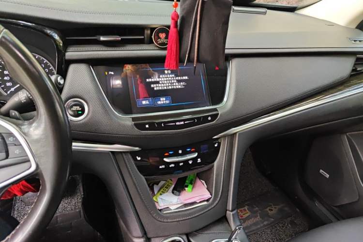 Used Cadillac XT5 2018 28T Four-Wheel Drive Luxury Model Audio And AC Panel