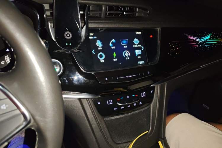 Used Cadillac XT5 2018 28E Four-Wheel Drive Tech Version Audio And AC Panel
