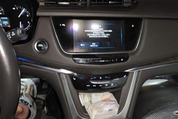 Used Cadillac XT5 2018 25T Luxury Model Audio And AC Panel