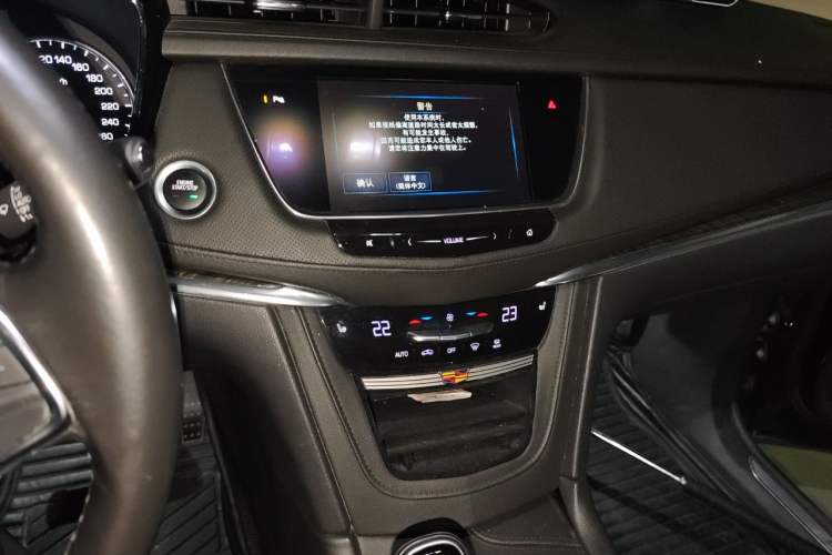 Used Cadillac XT5 2018 28T Four-Wheel Drive Luxury Model Audio And AC Panel
