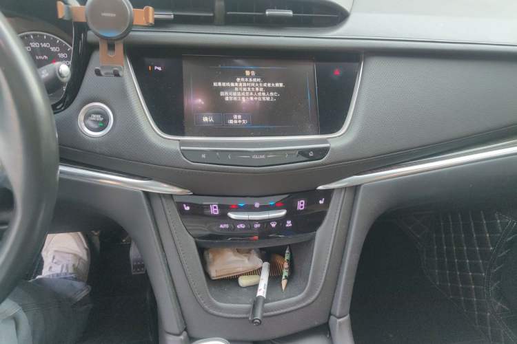 Used Cadillac XT5 2018 25T Luxury Model Audio And AC Panel
