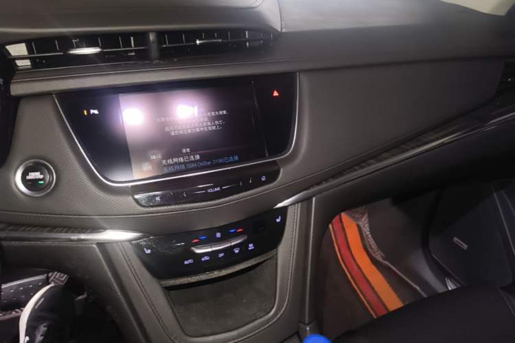Used Cadillac XT5 2018 28T Four-Wheel Drive Luxury Model Audio And AC Panel