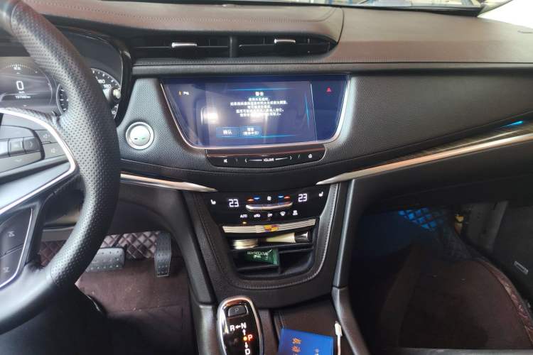 Used Cadillac XT5 2018 28T Four-Wheel Drive Luxury Model Audio And AC Panel