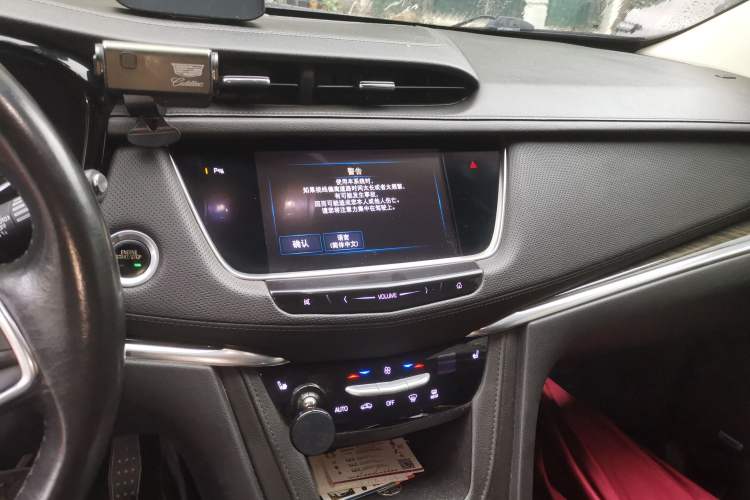 Used Cadillac XT5 2018 25T Luxury Model Audio And AC Panel