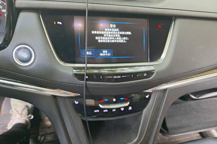Used Cadillac XT5 2018 25T Luxury Model Audio And AC Panel