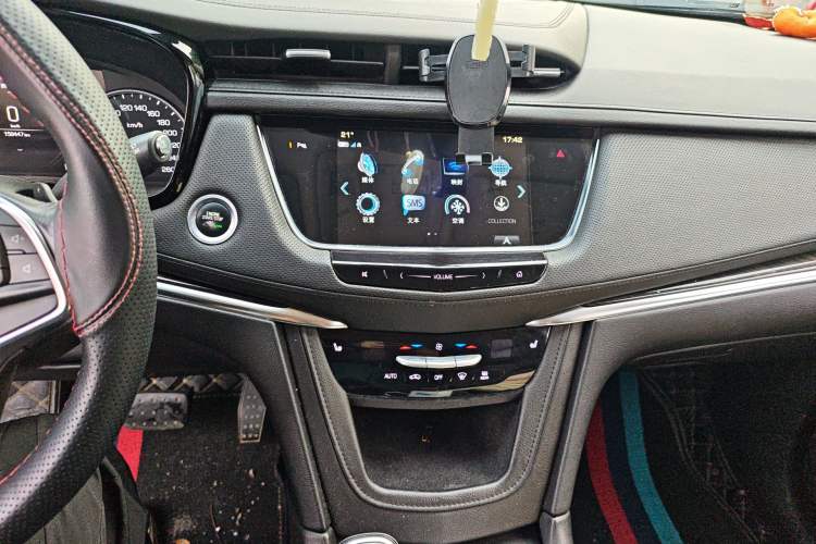 Used Cadillac XT5 2018 25T Luxury Model Audio And AC Panel