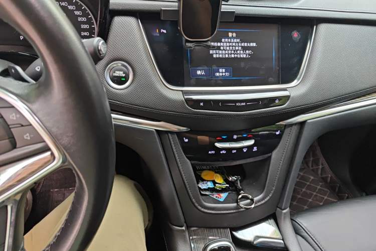 Used Cadillac XT5 2018 25T Luxury Model Audio And AC Panel