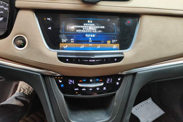 Used Cadillac XT5 2018 28E 4x4 Platinum Edition Audio And AC Panel