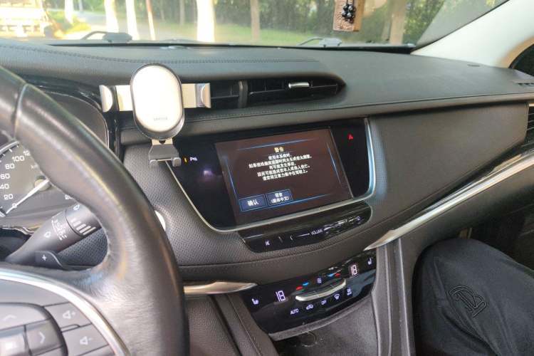 Used Cadillac XT5 2018 25T Luxury Model Audio And AC Panel