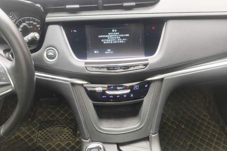 Used Cadillac XT5 2018 25T Luxury Model Audio And AC Panel