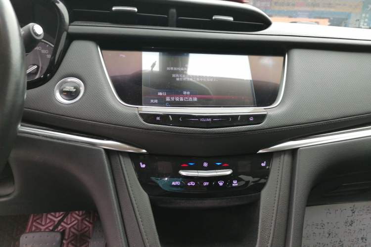Used Cadillac XT5 2018 28T Four-Wheel Drive Luxury Model Audio And AC Panel
