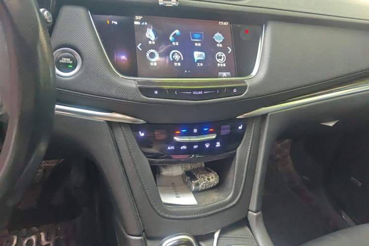 Used Cadillac XT5 2018 28T Four-Wheel Drive Luxury Model Audio And AC Panel
