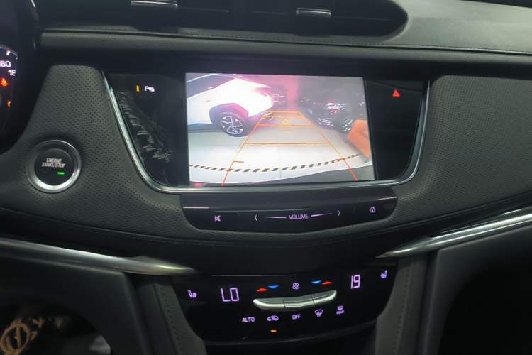 Used Cadillac XT5 2018 25T Luxury Model Audio And AC Panel