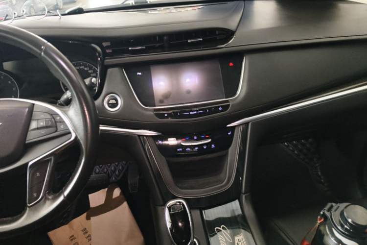 Used Cadillac XT5 2018 25T Luxury Model Audio And AC Panel