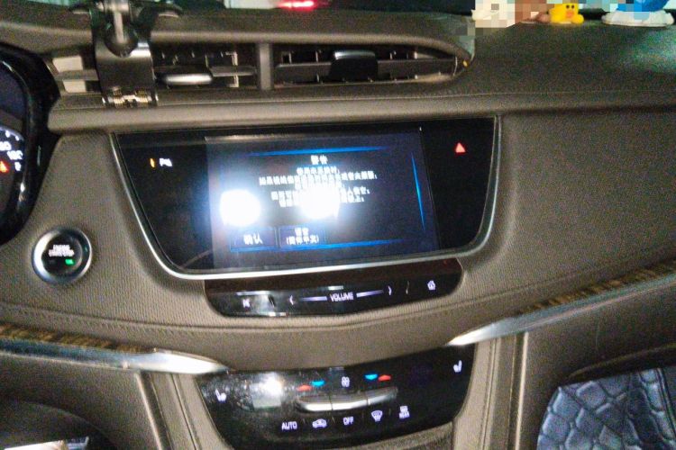 Used Cadillac XT5 2018 25T Luxury Model Audio And AC Panel