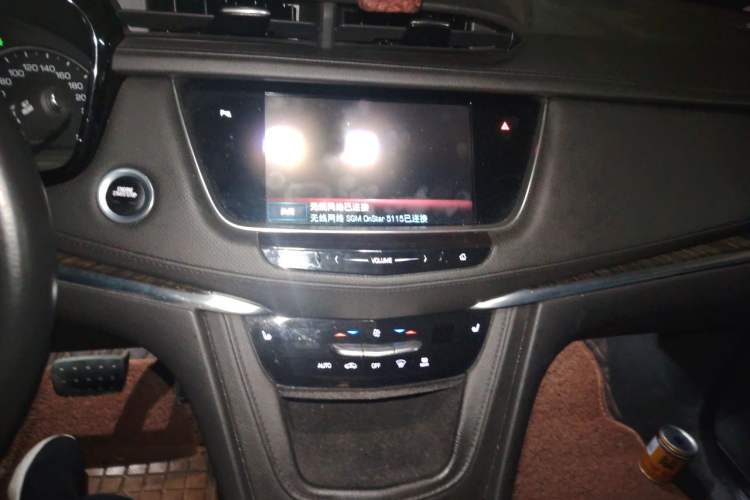 Used Cadillac XT5 2018 25T Luxury Model Audio And AC Panel