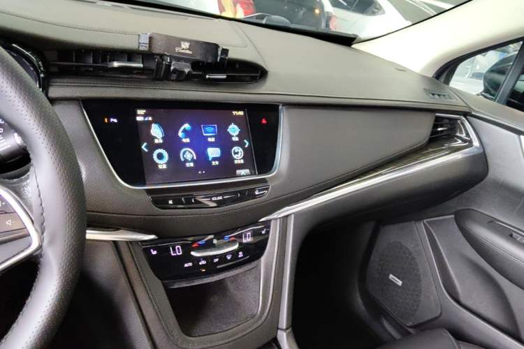 Used Cadillac XT5 2018 25T Luxury Model Audio And AC Panel