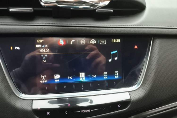 Used Cadillac XT5 2018 25T Luxury Model Audio And AC Panel