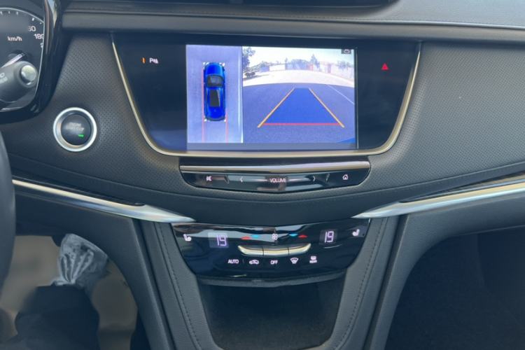Used Cadillac XT5 2018 25T Luxury Model Audio And AC Panel