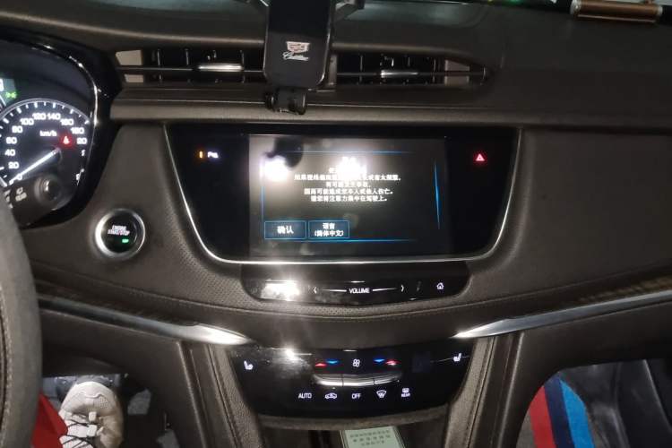 Used Cadillac XT5 2018 28T Four-Wheel Drive Luxury Model Audio And AC Panel