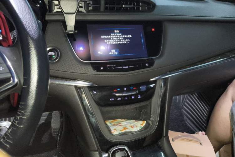 Used Cadillac XT5 2018 28E Four-Wheel Drive Tech Version Audio And AC Panel
