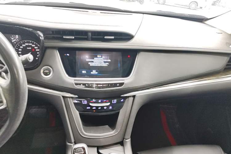Used Cadillac XT5 2018 28T Four-Wheel Drive Luxury Model Audio And AC Panel