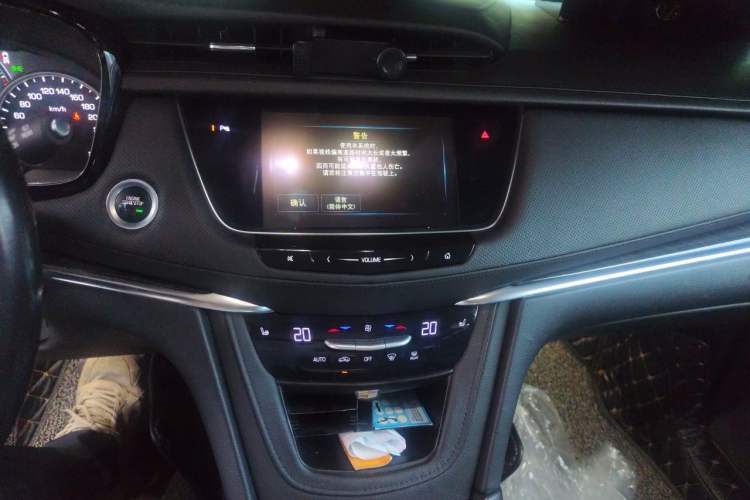Used Cadillac XT5 2018 28T Four-Wheel Drive Luxury Model Audio And AC Panel