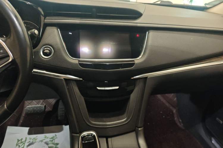 Used Cadillac XT5 2018 25T Luxury Model Audio And AC Panel