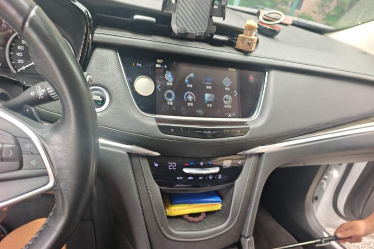 Used Cadillac XT5 2018 28T Four-Wheel Drive Luxury Model Audio And AC Panel