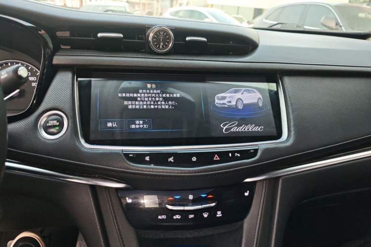 Used Cadillac XT5 2018 25T Luxury Model Audio And AC Panel