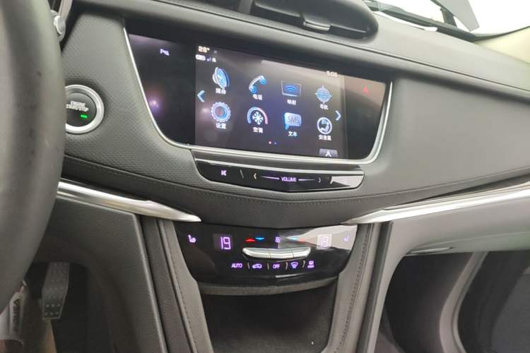 Used Cadillac XT5 2018 28T Four-Wheel Drive Luxury Model Audio And AC Panel