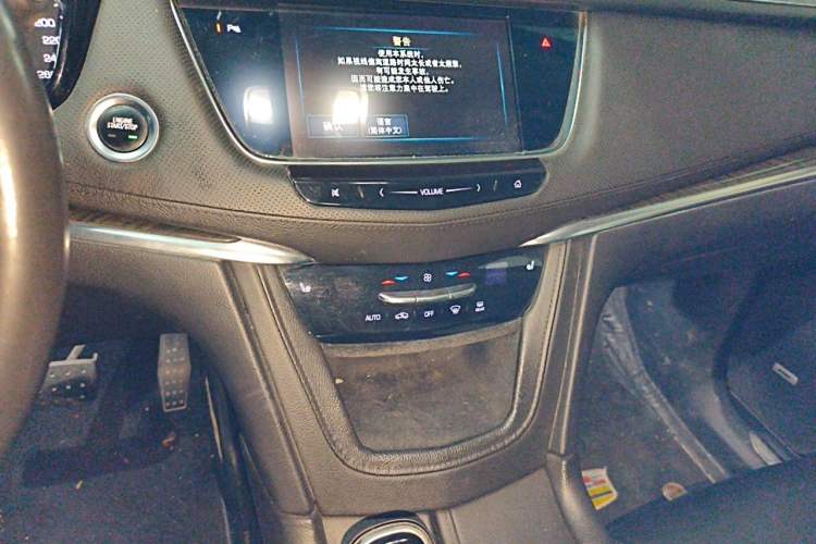 Used Cadillac XT5 2018 25T Luxury Model Audio And AC Panel