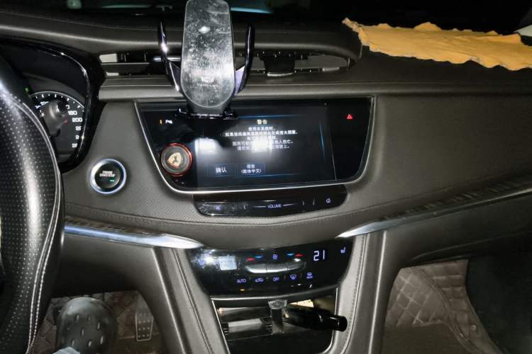 Used Cadillac XT5 2018 25T Luxury Model Audio And AC Panel