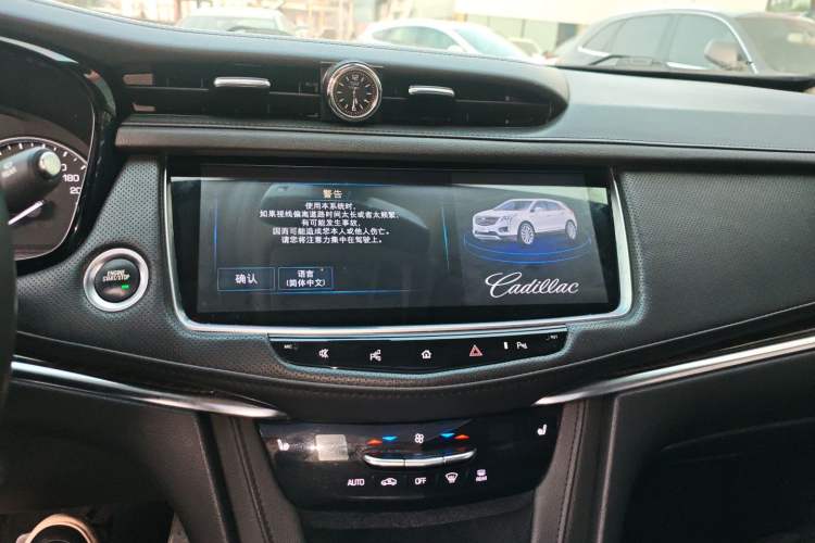 Used Cadillac XT5 2018 25T Luxury Model Audio And AC Panel