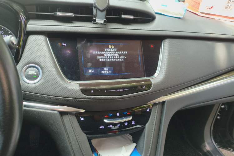 Used Cadillac XT5 2018 28T Four-Wheel Drive Luxury Model Audio And AC Panel