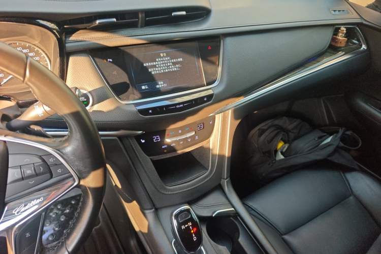 Used Cadillac XT5 2018 25T Luxury Model Audio And AC Panel